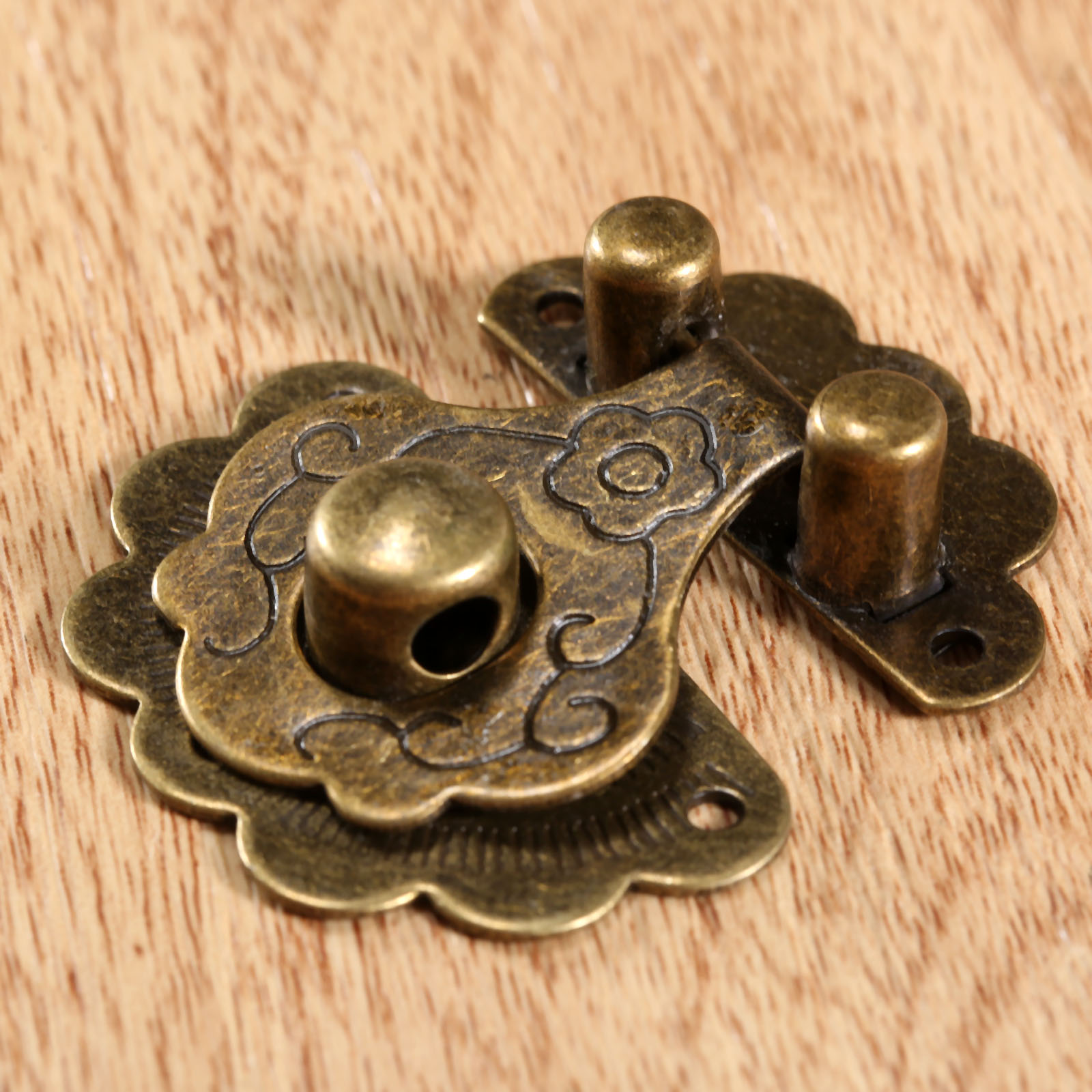 Antique Bronze Hasps Lock Deco - огляд і ціна Antique Brass Hook